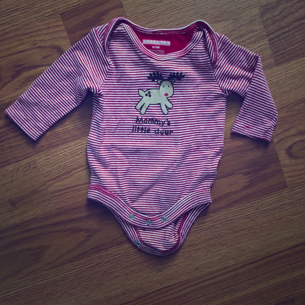 🌹Mommy’s little deer Christmas onesie